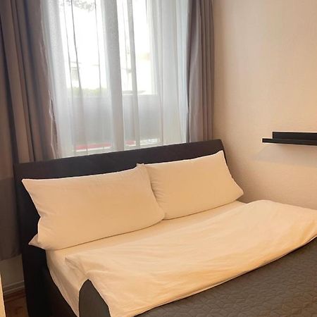 Ferienwohnung Im Stadtzentrum Von Bernau - Schoene Ferienwohnung Mit 1 1/2 Zimmern, Bad, Spuelmaschine, Waschmaschine, Komplette Kueche, Wlan 柏林附近贝尔瑙 外观 照片