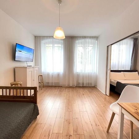Ferienwohnung Im Stadtzentrum Von Bernau - Schoene Ferienwohnung Mit 1 1/2 Zimmern, Bad, Spuelmaschine, Waschmaschine, Komplette Kueche, Wlan 柏林附近贝尔瑙 外观 照片