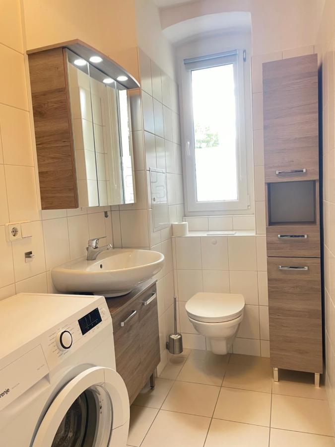 Ferienwohnung Im Stadtzentrum Von Bernau - Schoene Ferienwohnung Mit 1 1/2 Zimmern, Bad, Spuelmaschine, Waschmaschine, Komplette Kueche, Wlan 柏林附近贝尔瑙 外观 照片